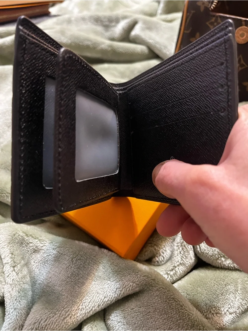 Men's Black Patterned Leather Bi-Fold Wallet